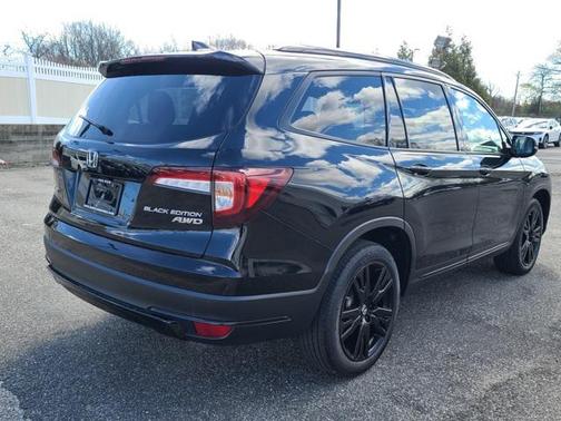 2022 Honda Pilot AWD Black Edition