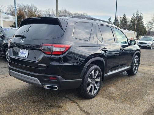 2023 Honda Pilot Touring 8-Passenger