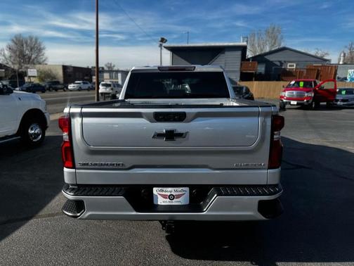 Silver 2022 Chevrolet Silverado 1500 Limited Custom
