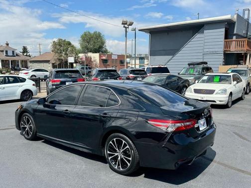 2018 Toyota Camry SE