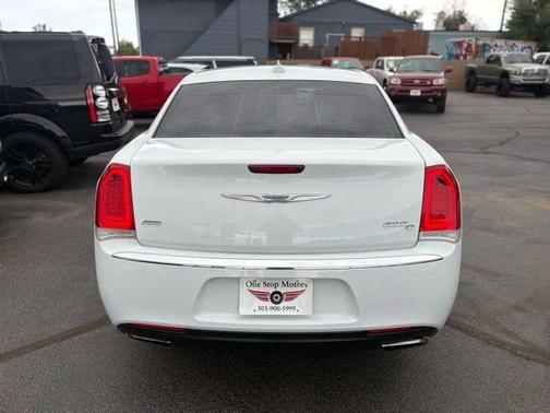 White 2016 Chrysler 300C Base
