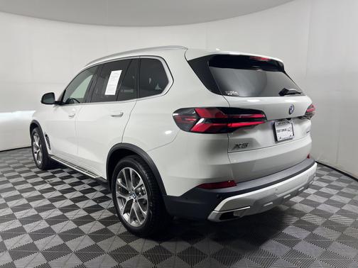 Alpine White 2026 BMW X5 xDrive40i