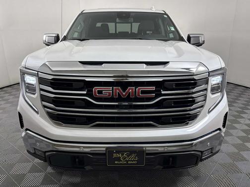 White Frost Tricoat 2024 GMC Sierra 1500 SLT