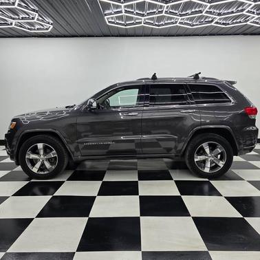Granite Crystal Metallic Clearcoat 2015 Jeep Grand Cherokee Overland