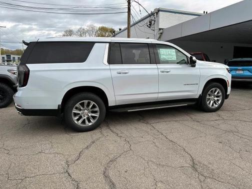 Polar White Tricoat 2026 Chevrolet Suburban Premier