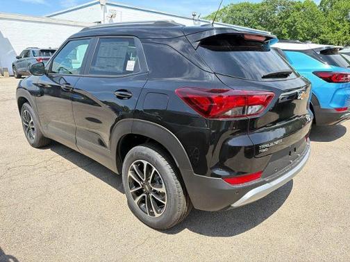 Mosaic Black Metallic 2026 Chevrolet Trailblazer LT
