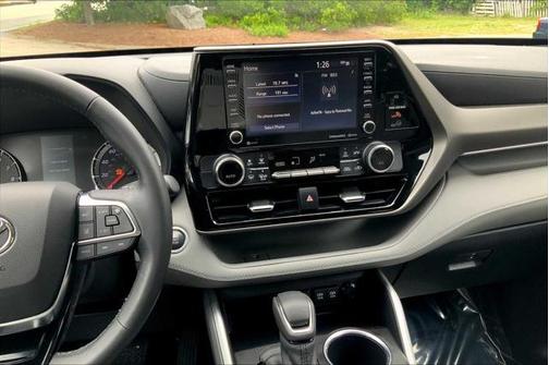 2020 Toyota Highlander LE