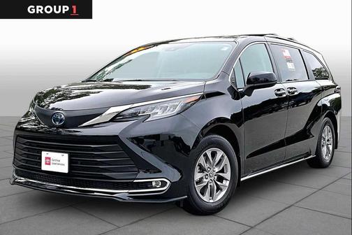 Midnight Black Metallic 2023 Toyota Sienna XLE