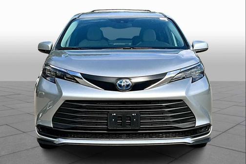 2025 Toyota Sienna LE