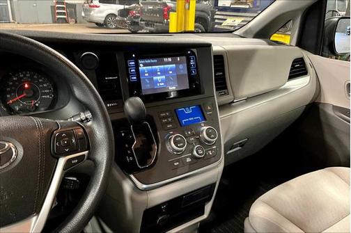 2017 Toyota Sienna LE
