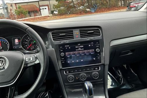 2019 Volkswagen e-Golf SE