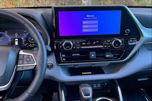 2023 Toyota Highlander Hybrid Platinum