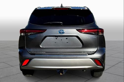2023 Toyota Highlander Hybrid Platinum