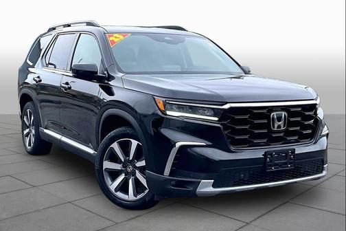 Crystal Black Pearl 2023 Honda Pilot Touring 8-Passenger