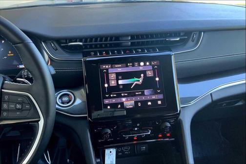 2022 Jeep Grand Cherokee L Laredo