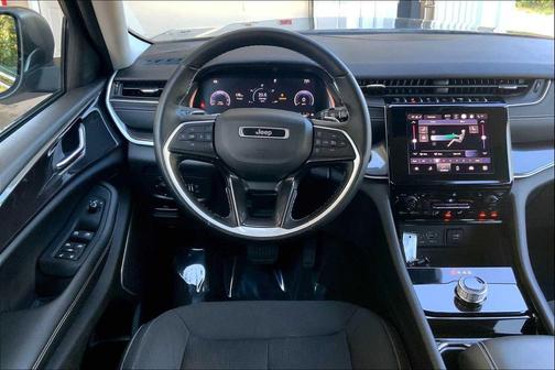 2022 Jeep Grand Cherokee L Laredo