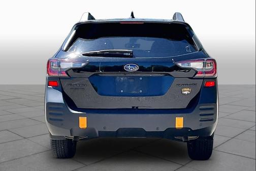 Crystal Black Silica 2023 Subaru Outback Wilderness
