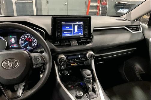 2020 Toyota RAV4 Hybrid LE