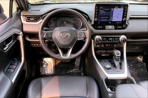 2022 Toyota RAV4 Hybrid SE
