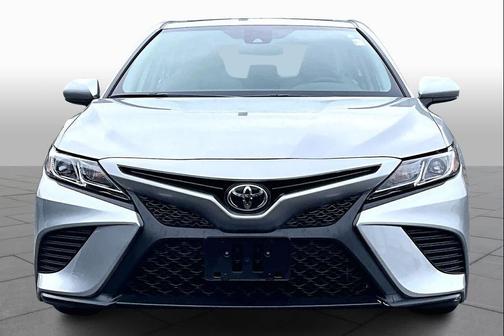 Celestial Silver Metallic 2019 Toyota Camry SE