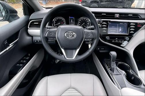 Celestial Silver Metallic 2019 Toyota Camry SE