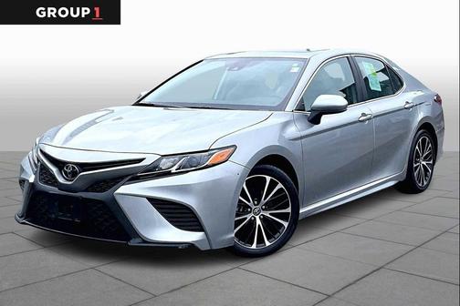 Celestial Silver Metallic 2019 Toyota Camry SE