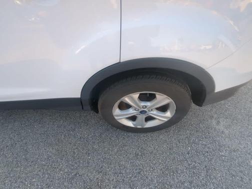 OXFORD WHITE 2015 Ford Escape SE