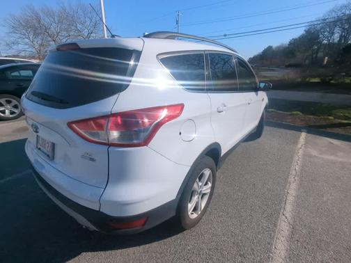OXFORD WHITE 2015 Ford Escape SE