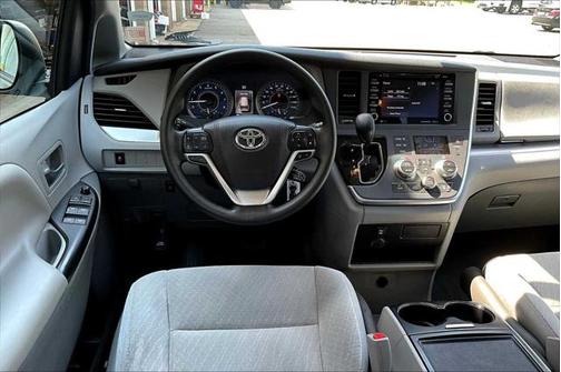 2020 Toyota Sienna LE