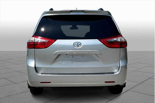 2020 Toyota Sienna LE