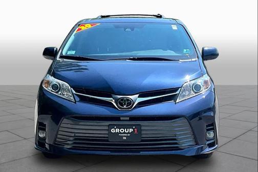 Parisian Night Pearl 2020 Toyota Sienna XLE