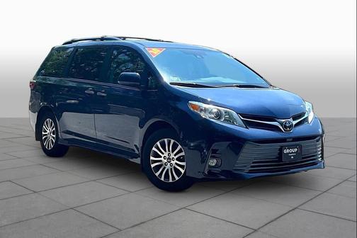 Parisian Night Pearl 2020 Toyota Sienna XLE