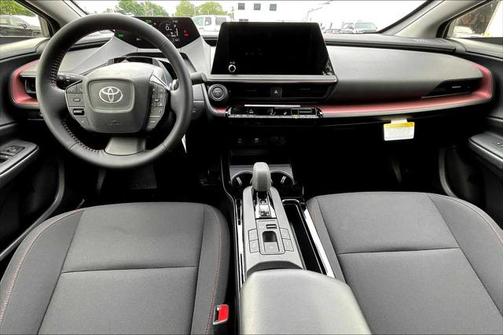 2025 Toyota Prius Plug-In Hybrid SE