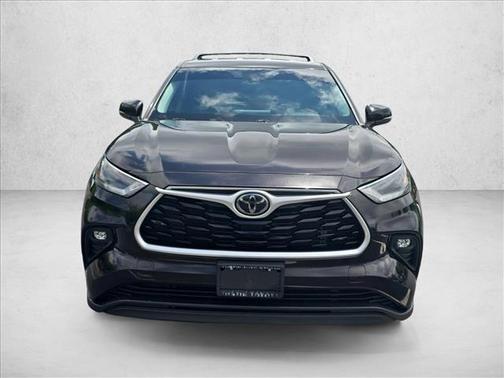Opulent Amber 2021 Toyota Highlander LE