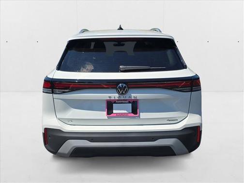 2025 Volkswagen Tiguan 2.0T SE 4MOTION