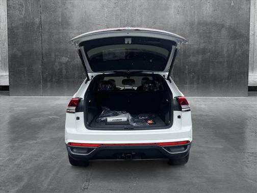 2025 Volkswagen Atlas Cross Sport 2.0T SE w/Technology