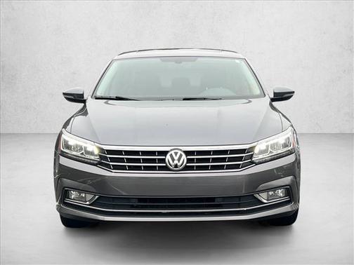 Platinum Gray Metallic 2017 Volkswagen Passat 1.8T SE w/Technology