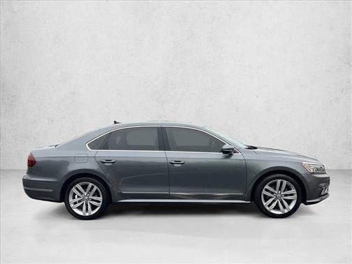 Platinum Gray Metallic 2017 Volkswagen Passat 1.8T SE w/Technology
