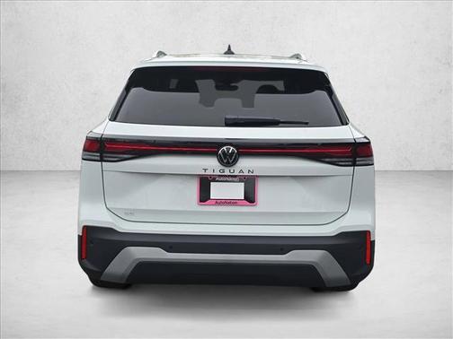 pure white 2026 Volkswagen Tiguan 2.0T SE
