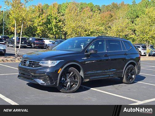 2024 Volkswagen Tiguan 2.0T SE R-Line Black