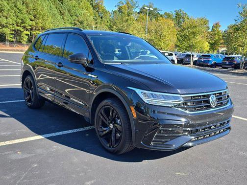 2024 Volkswagen Tiguan 2.0T SE R-Line Black