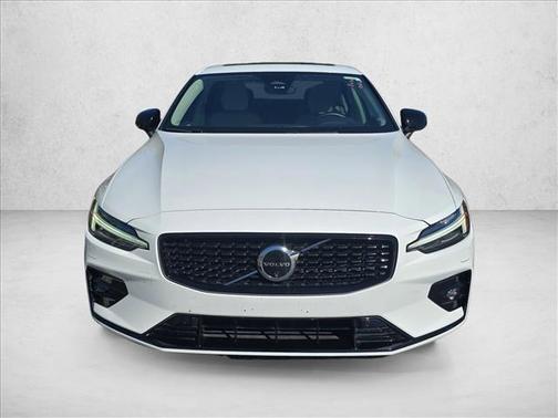 2024 Volvo S60 B5 Plus Dark Theme
