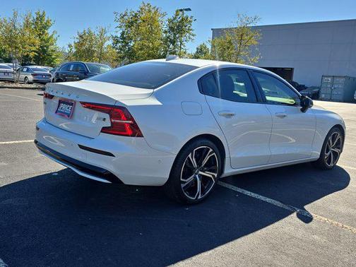 2024 Volvo S60 B5 Plus Dark Theme