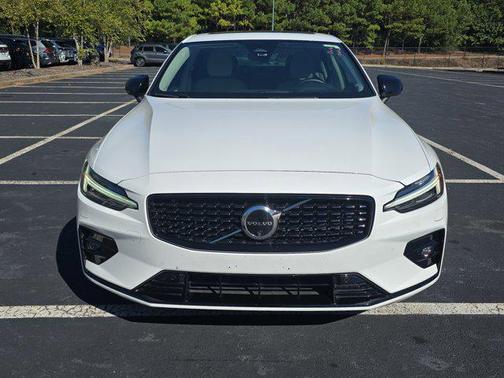 2024 Volvo S60 B5 Plus Dark Theme