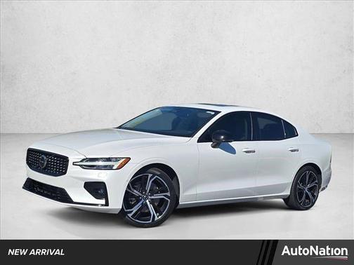2024 Volvo S60 B5 Plus Dark Theme