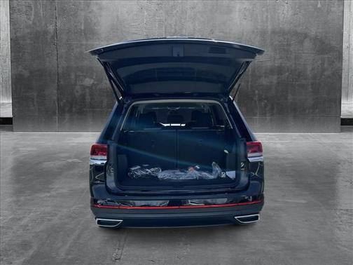 2025 Volkswagen Atlas 2.0T SE