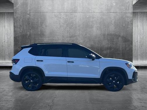 2025 Volkswagen Taos 1.5T SE Black