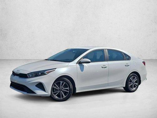 Snow White Pearl 2024 Kia Forte LXS