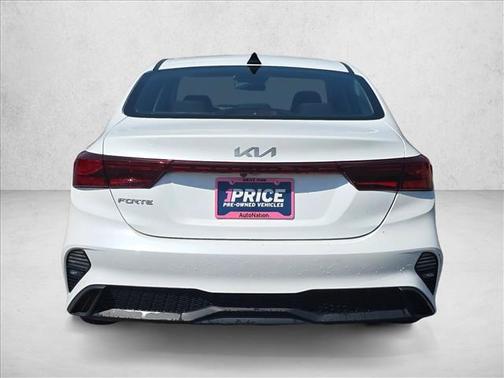 Snow White Pearl 2024 Kia Forte LXS