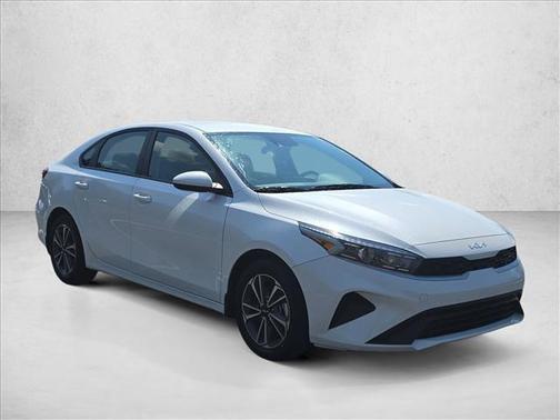 Snow White Pearl 2024 Kia Forte LXS